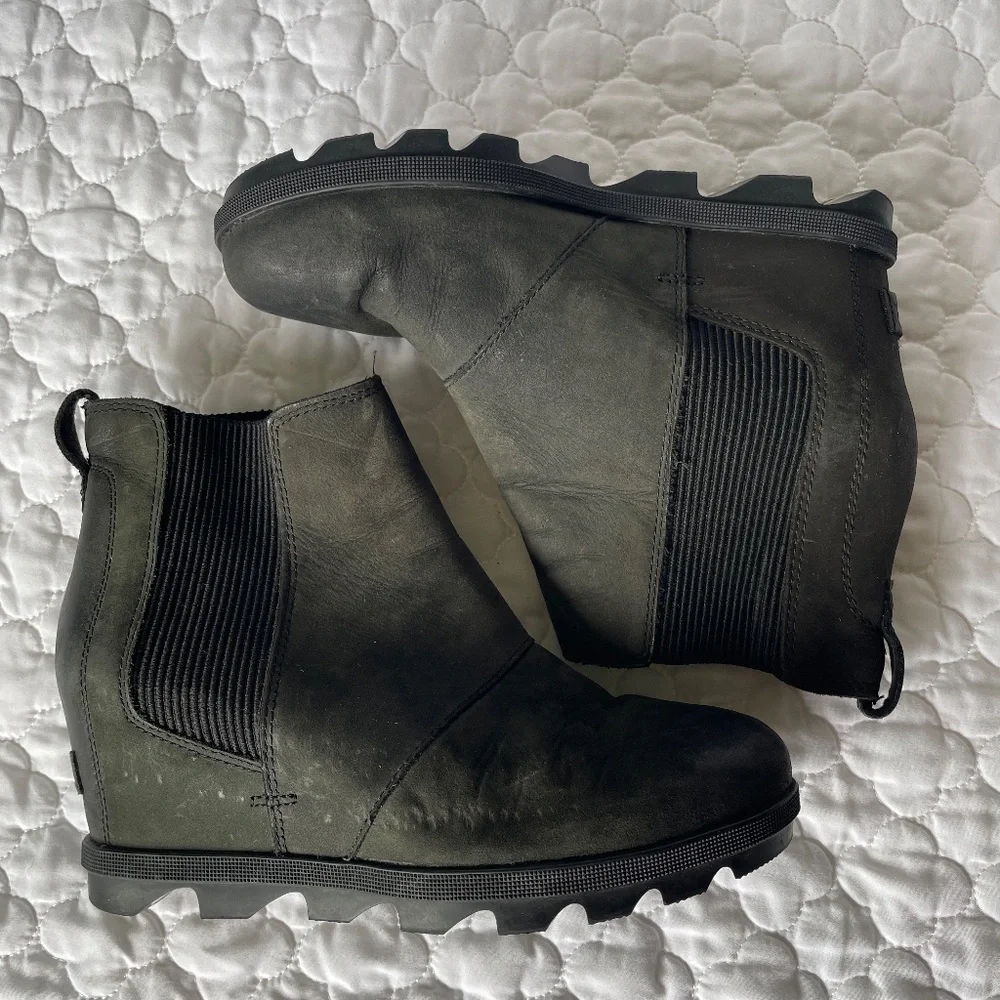 SOREL‎ Joan of Arctic Wedge II Chelsea Boots Size 8.5